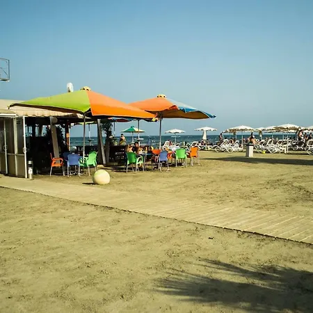 Lägenhet Capella Cosy In The Centre Of Town Larnaca